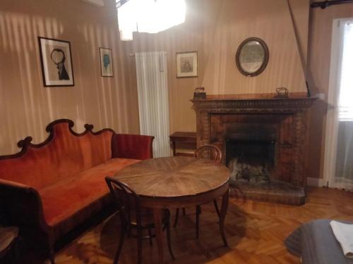 Ruang duduk di SAN PETRONIO ROOM AND SUITE Rooms - by BOLOGNACENTRO LuxuryH