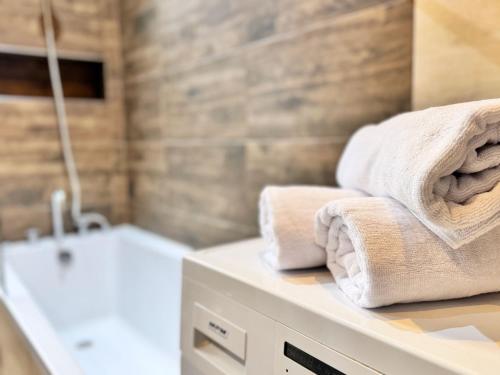 Un baño de Pokoje z widokiem na wieże
