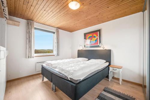 Postel nebo postele na pokoji v ubytování Lovely Holiday Home With Panoramic Views Of The North Sea