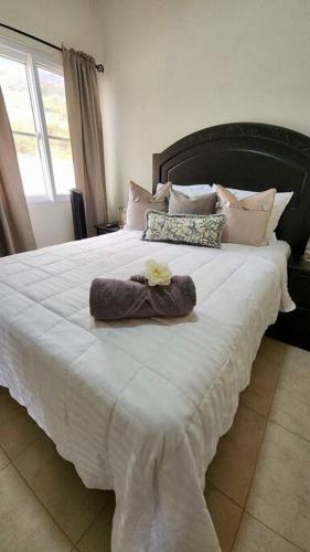 a bedroom with a large white bed with pillows at Casa Jumay Mallorca in Achiotes Jumay