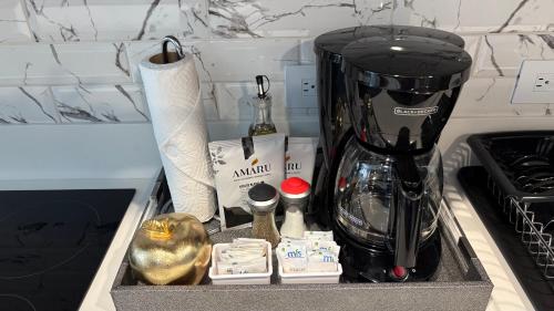 a kitchen counter with a tray with a blender on it at Luxury apartment 10 min to Airport Be Cariari Condo #402 in La Asunción