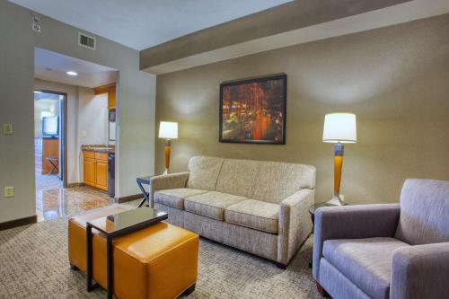 Drury Inn & Suites San Antonio Near La Cantera Image