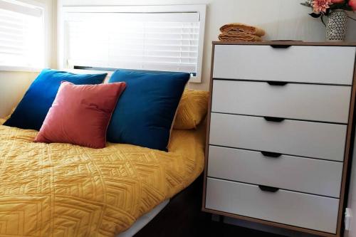 Cama o camas de una habitación en Penhill Hideaway