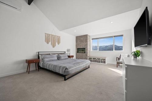 Postel nebo postele na pokoji v ubytování Hot Tub Amazing Views 10 Min To Ski Resort