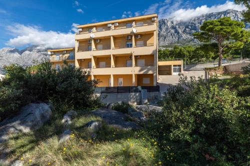Apartments with parking space Krvavica, Makarska - 23540