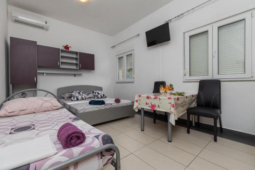 Apartments with parking space Krvavica, Makarska - 23540