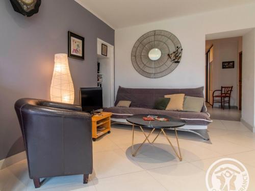 Area soggiorno di Charmante Maison avec Jardin, Proche Puy du Fou et Cholet, Wifi, Tout Confort - FR-1-622-48
