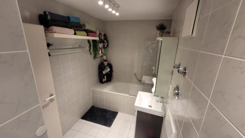 Bilik mandi di Unique Munich Apartment