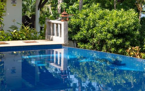 Πισίνα στο ή κοντά στο Baiyok Villa seaview and edge pool