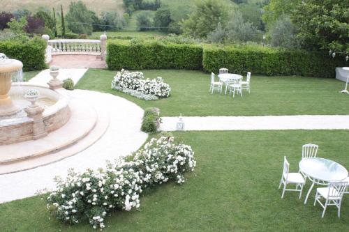 
A garden outside Hotel Villa Castellani
