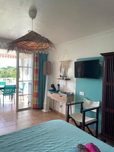 Postel nebo postele na pokoji v ubytování Couleur Caraïbes-COCOBEACH MARTINIQUE PIERRE et VACANCES
