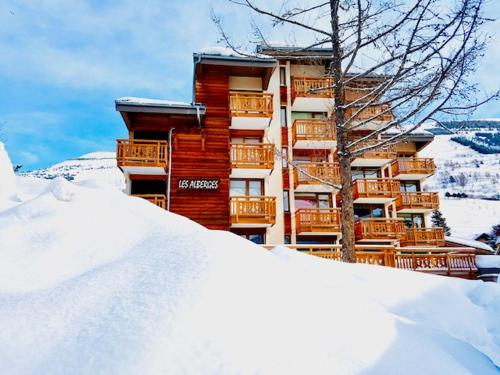 Appartement cosy aux Deux Alpes, au pied des pistes, pour 4 pers, balcon, parking, proche commodités - FR-1-516-211