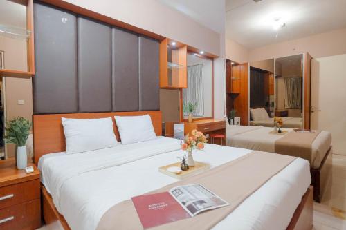 Postel nebo postele na pokoji v ubytování Modern 2BR Apartment for 4 Pax at Springlake Summarecon By Travelio