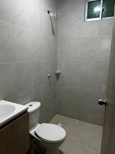 a bathroom with a shower with a toilet and a sink at Casa Cristal Apto x Dia! in Aracataca