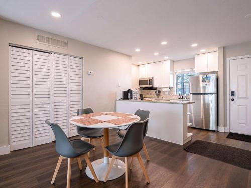 a kitchen and dining room with a table and chairs at Boho Townhouse near USF in Tampa