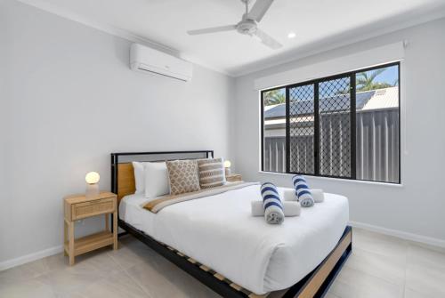 a bedroom with a large bed and a window at Belle Escapes Sea Bon in Trinity Beach