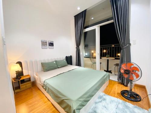 Postel nebo postele na pokoji v ubytování Alpha Homestay Marina Long Xuyên