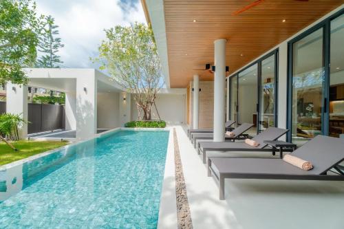 Bazén v ubytování Modern Tropical Pool Villa - Saiyuan nebo v jeho okolí