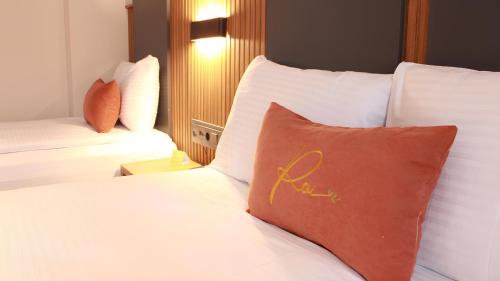 ROİ HOTEL İZMiRにあるベッド