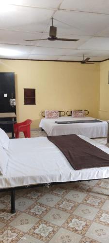 Ένα ή περισσότερα κρεβάτια σε δωμάτιο στο Aguiar Guest House