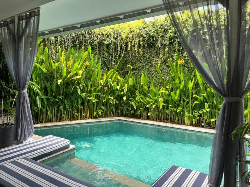 Πισίνα στο ή κοντά στο Ozamiz Villa Seminyak by Villas R Us