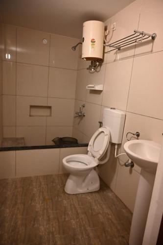 Un baño de Prakash Residence - White Town