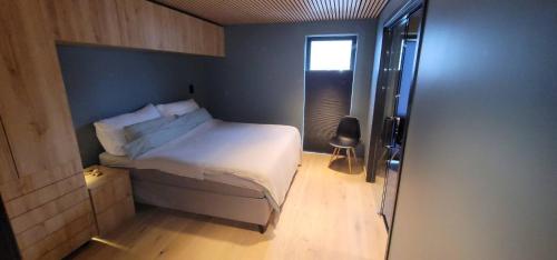 Postel nebo postele na pokoji v ubytování Unique 3-Storey House in Trysil Luxury Living in the Heart of the Village