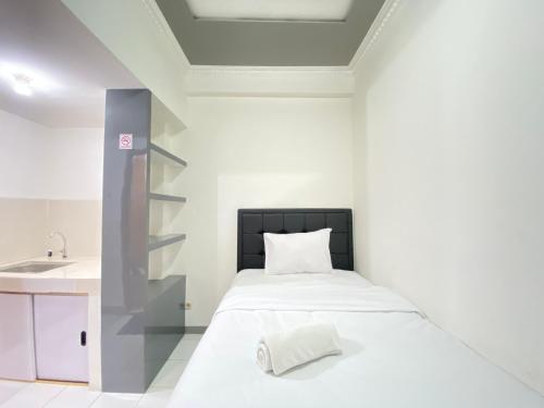 Katil atau katil-katil dalam bilik di Spacious 2BR at Buah Batu Park Near Telkom University By Travelio
