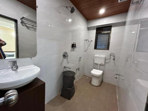 Koupelna v ubytování Hotel Alba Inn Shirdi