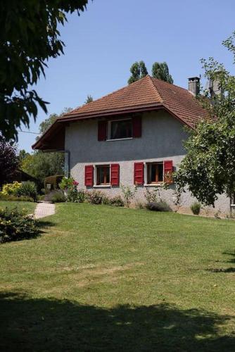 Maison de famille entre lacs et montagnes