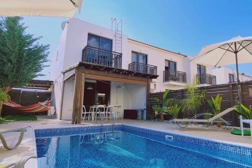 a villa with a swimming pool and a house at Villa Casa Palmera in Paralimni