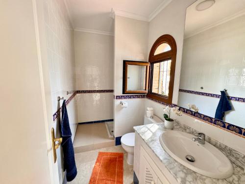 Kúpeľňa v ubytovaní Gound Floor Bungalow Jumilla III Playa Flamenca