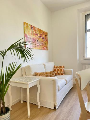 Liberty apartment in Milan