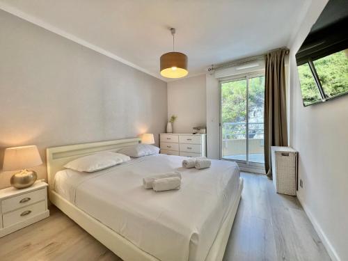 Ένα ή περισσότερα κρεβάτια σε δωμάτιο στο Penthouse Mc & Sea View -parking