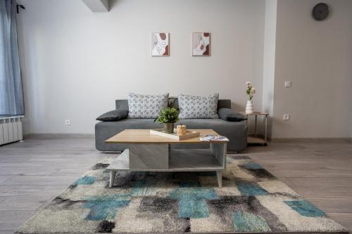 Cozy 1BR in Heart of Oborishte with Private Parking