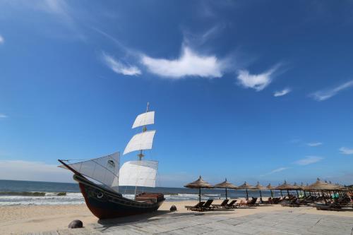 Bamboo Village Beach Resort & Spa — Beach