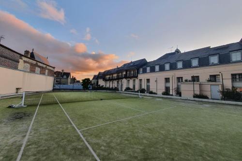Le Duplex - Parking - Vue Clochers - Tennis