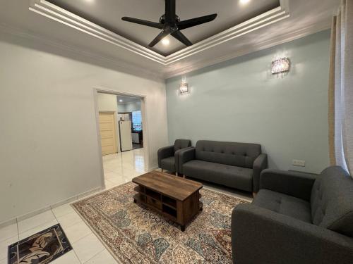 Χώρος καθιστικού στο Rumah Puteh Pekan
