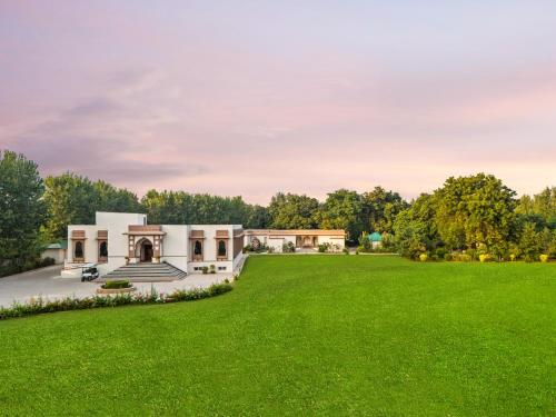 Zahrada ubytování ZANA Luxury Forest Resort, Ranthambore