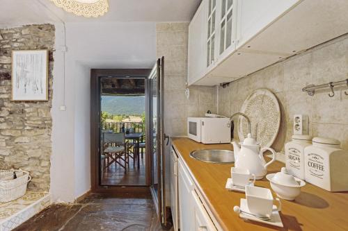 a kitchen with a sink and a counter with a microwave at Regalate Paz in Estallo