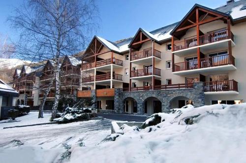 St Lary centre 4 à 6 personnes piscine vue montagne