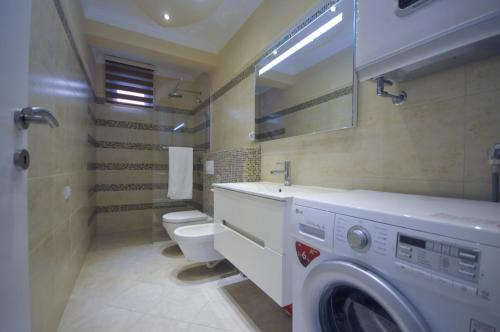 Ένα μπάνιο στο St.George Apartments