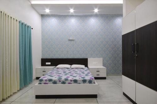 a bedroom with a bed and two dressers at solomons ark in Ernakulam