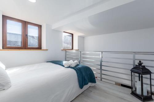 Chic Loft with Garden, Sleeps 4