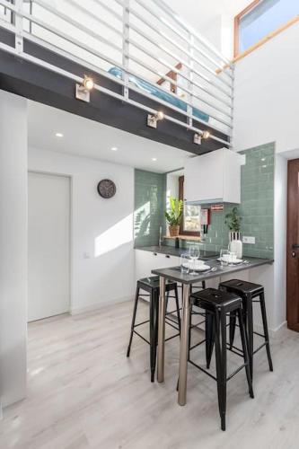 Chic Loft with Garden, Sleeps 4