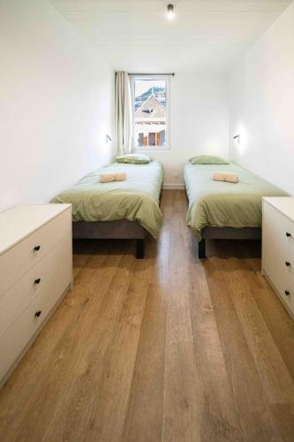a bedroom with two beds and a window at Appartement Lumineux Bourg Saint Maurice in Bourg-Saint-Maurice