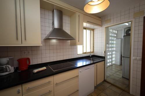 Terraza vistas al mar y piscina San Juan playa by Elconserje