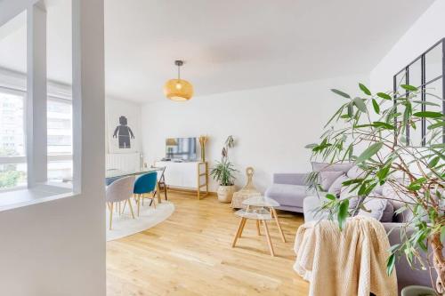 Photo de la galerie de l'établissement Appartement Levallois-Perret, spacieux et lumineux, balcon et ascenseur, à Levallois-Perret
