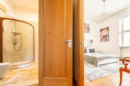 Koupelna v ubytování Luxury Square view apartment #18