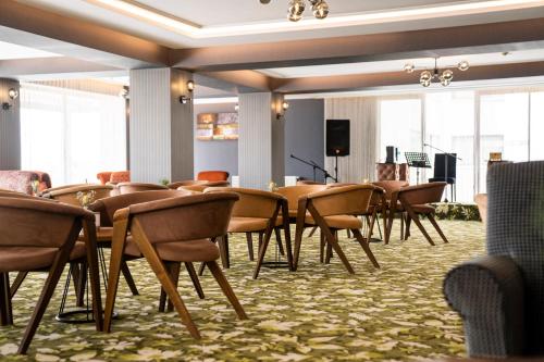 a conference room with chairs and a table and a podium at Hierapark Thermal & SPA Hotel in Pamukkale